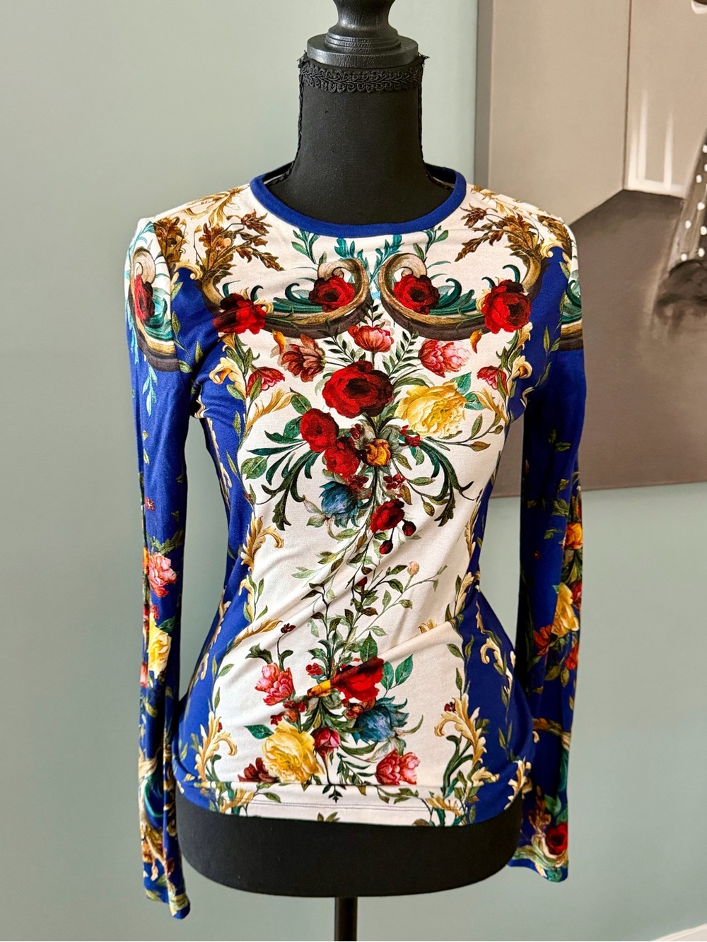 Floral Long-Sleeve Crewneck Top in Blue and Cream - Picture 2 of 4